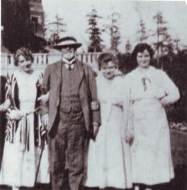 James Dunsmuir and daughters in Hatley Park Italian Garden