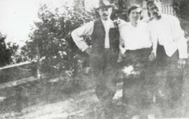 unknown man (possibly Peter Bugslag), Minnie and Phillip Francis Hayward