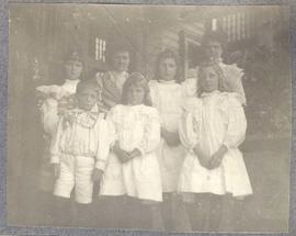 Dunsmuir children and their mother at Burleith