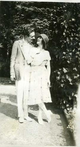 Clifton Webb and Eileen Molyneux in a garden