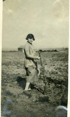 Dola with a rifle in the mud, Rancourt