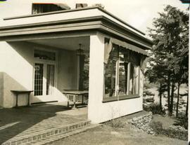 sun porch, Journey's End