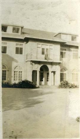 Front of Miss Ransom and Miss Bridges’ School in Piedmont, California