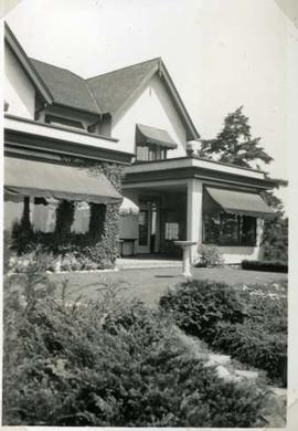 Journey's End, terrace, lawn and birdbath