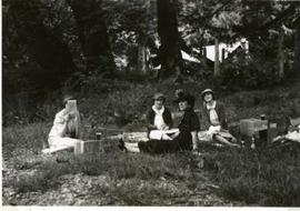 group of ladies and Muriel,  picinicing